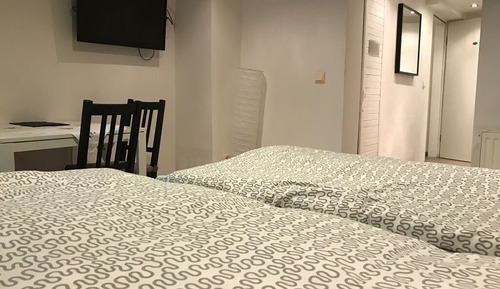 Chambre Double, salle de bains attenante (Souterain)