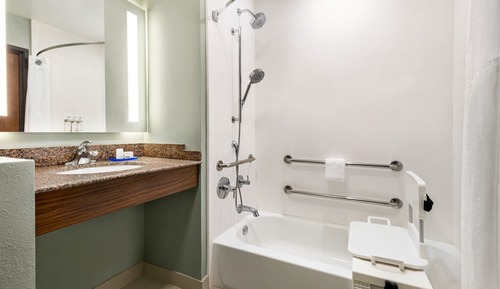 Suite, 2 grands lits, accessible aux personnes à mobilité réduite (Communications, Accessible Tub)
