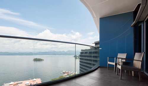 Suite Deluxe, 1 très grand lit, vue lac