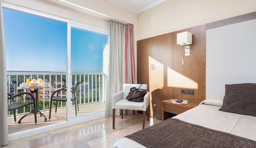 Chambre Triple, balcon, vue montagne