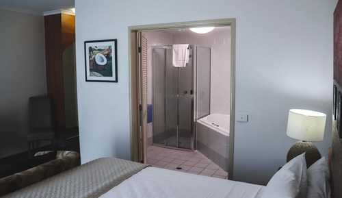 Studio, baignoire à jets