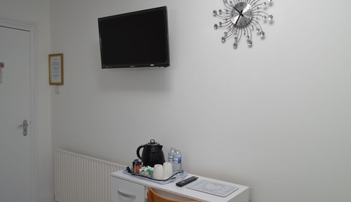 Chambre Double, salle de bains attenante, vue jardin