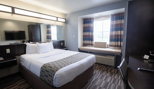 Chambre, 1 grand lit, accessible aux personnes à mobilité réduite (Mobility, Roll-In Shower)