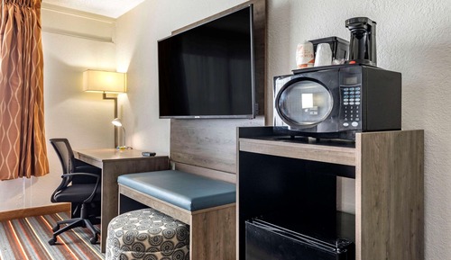 Chambre Standard, 1 très grand lit, non-fumeurs, baignoire à jets