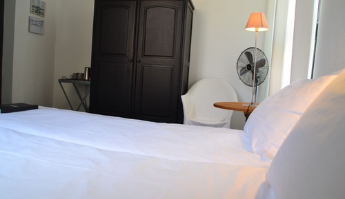 Chambre, 2 lits une place, côté cour intérieure