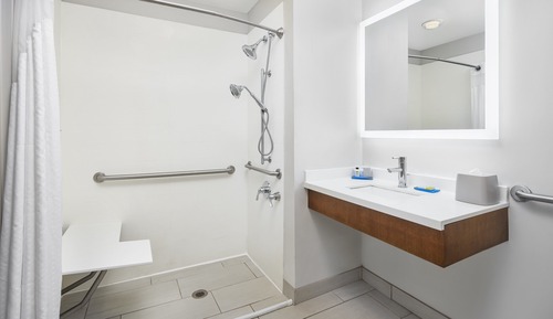 Chambre, accessible aux personnes à mobilité réduite (Roll-In Shower)
