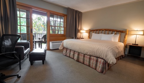 Chambre Junior, 1 très grand lit, vue fleuve (River Facing)