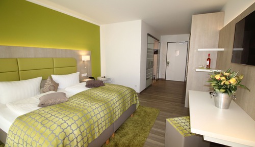 Chambre Double Confort, 1 très grand lit, accessible aux personnes à mobilité réduite