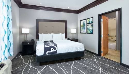 Suite Deluxe, 1 très grand lit, accessible aux personnes à mobilité réduite (Mobility Accessible)