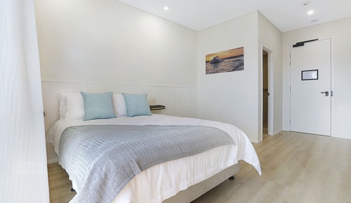 Chambre, 1 grand lit, coin cuisine