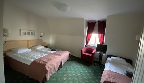 Chambre Familiale, salle de bains privée