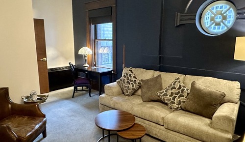 Suite, 1 très grand lit et 1 canapé-lit