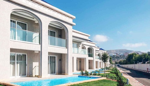 Garden view with relaxing pool
