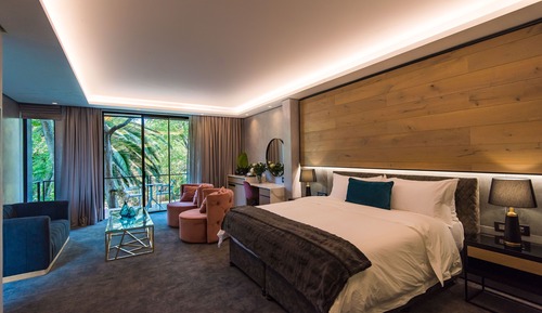 Suite, 1 très grand lit, balcon, vue jardin