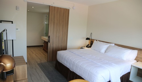 Chambre, 1 très grand lit, accessible aux personnes à mobilité réduite, non-fumeurs (Mobility)