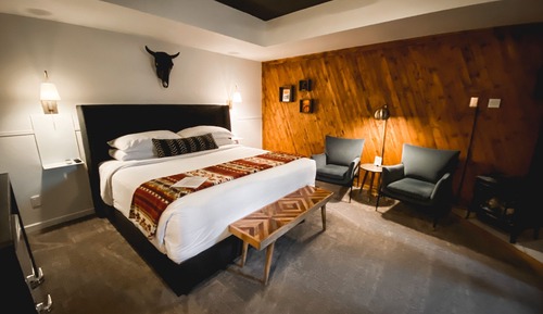 Boxelder King Junior Suite