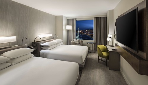 Chambre, 2 grands lits (River and City View)