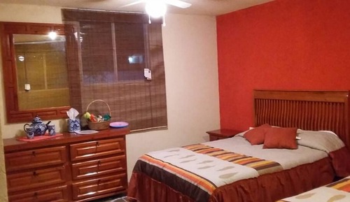 Chambre Familiale, 1 très grand lit et 1 canapé-lit, vue piscine