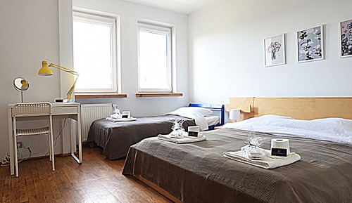 Chambre Triple, plusieurs lits, salle de bains commune ('3')