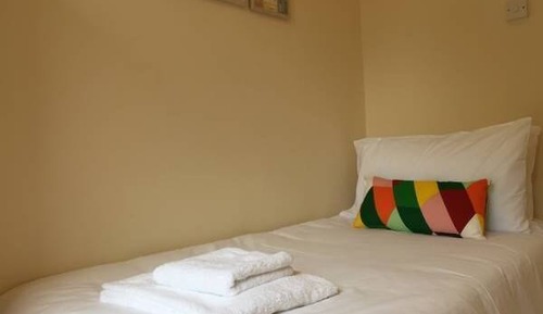 Chambre Simple, salle de bains commune