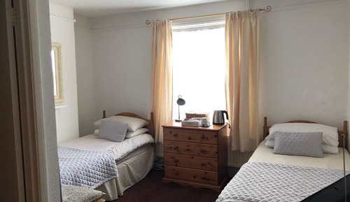 Chambre Standard avec lits jumeaux, salle de bains attenante