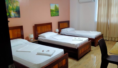 Chambre Double ou avec lits jumeaux, salle de bains commune (Calla)