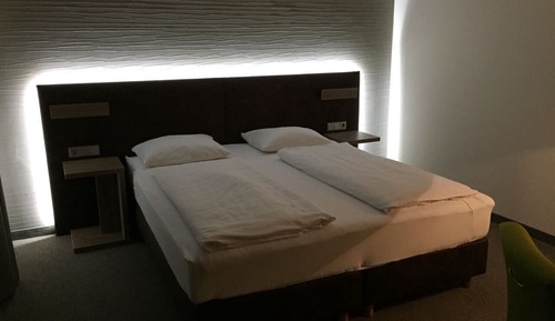 Chambre Simple Confort, 1 grand lit 1 place, non-fumeurs