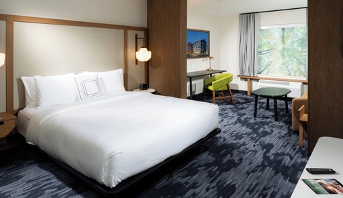 Suite, 1 très grand lit et 1 canapé-lit, non-fumeurs (Mobility/Hearing Access, Roll-In Shwr)