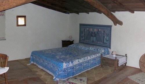 Chambre, vue cour intérieure (Azzurra)