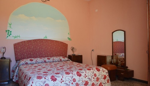 Chambre Double, vue cour intérieure (Rosa)
