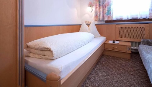 Chambre Simple Économique, salle de bains commune