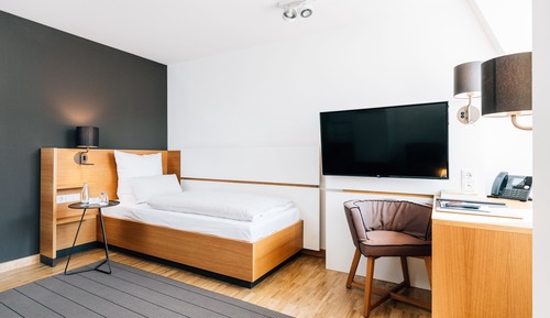 Chambre Simple (with a single bed - size: 90cm x 2m)