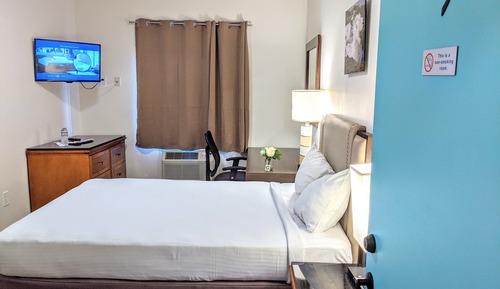 Chambre Standard, 1 lit double, non-fumeurs, salle de bains commune (9)