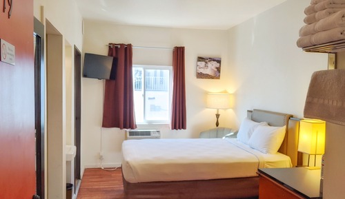 Chambre Confort, 1 lit double, non-fumeurs, salle de bains commune (19)
