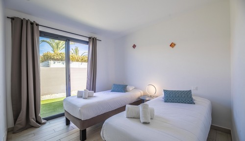 Villa 4 personnes - 2 chambres  - Climatisation - Piscine privée 4m - Jardin