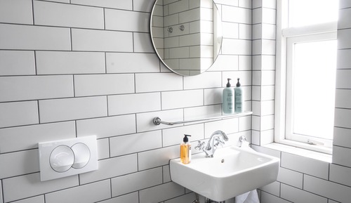 Chambre avec lits jumeaux, salle de bains privée