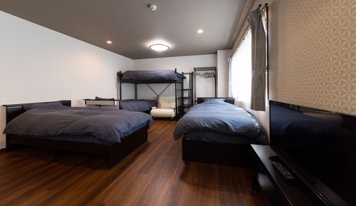 Chambre Familiale, salle de bains privée