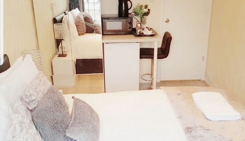 Chambre Classique Double ou avec lits jumeaux, salle de bains commune