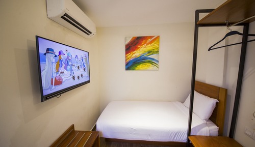Chambre Simple (With Window)