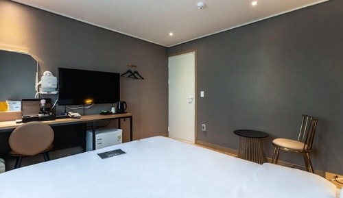 Chambre Familiale (Family Pension)