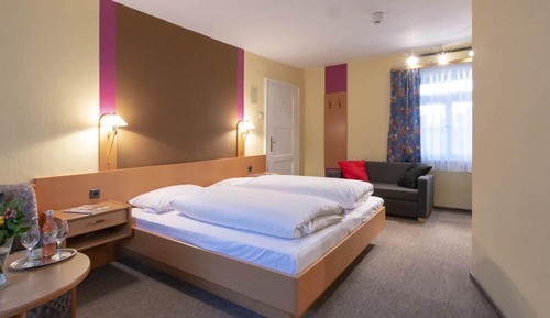 Chambre avec lits jumeaux, salle de bains privée