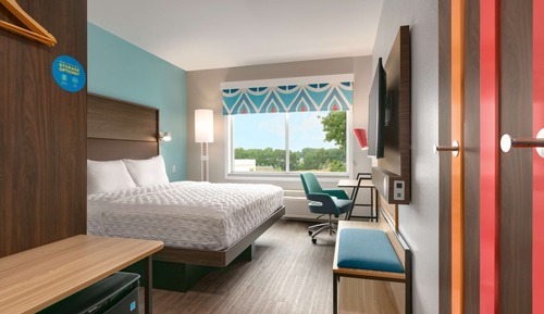 Chambre, 1 très grand lit, accessible aux personnes à mobilité réduite (Hearing)