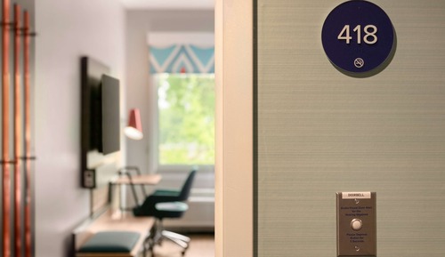 Chambre, 2 grands lits, accessible aux personnes à mobilité réduite (Roll-In Shower)