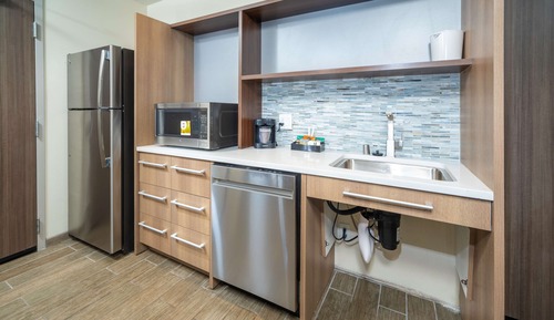 Studio, 2 grands lits (Mobility & Hearing, Roll-in Shower)