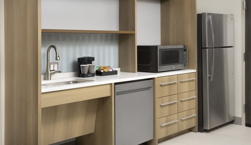 Studio, 1 très grand lit, accessible aux personnes à mobilité réduite, baignoire