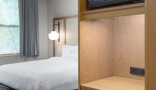 Chambre, 1 très grand lit, non-fumeurs