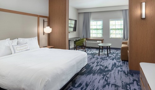 Suite, 1 très grand lit et 1 canapé-lit