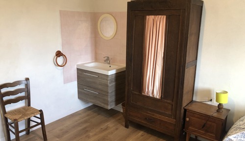 Chambre Double Standard, salle de bains commune
