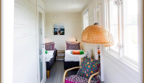 Chambre Quadruple, vue partielle sur la mer