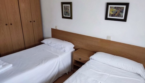 Chambre Double, salle de bains commune